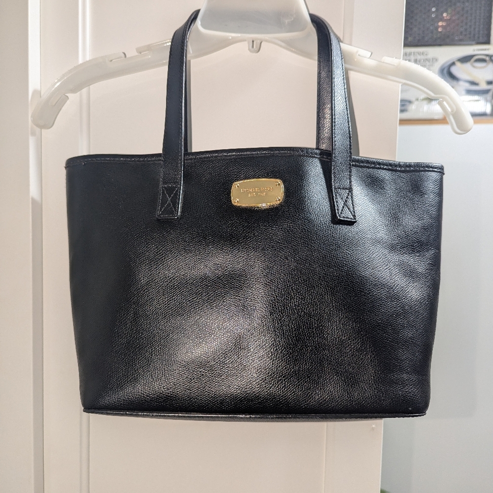 Michael kors Small Jet Set Tote.